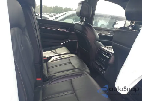 2022 Jeep Wagoneer Series Iii 4X4 z USA, uszkodzony, nr VIN 1C4SJVDT0NS211461